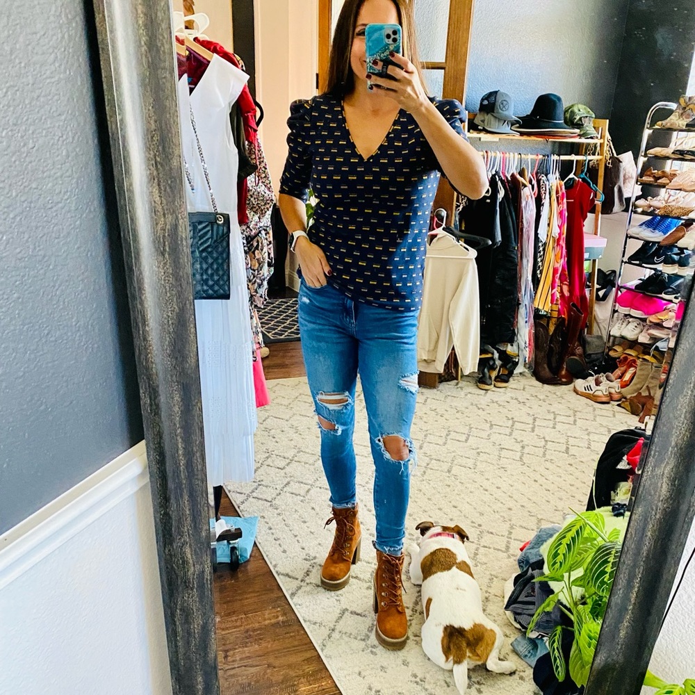 NWT Ann Taylor top. - Picture 8 of 10